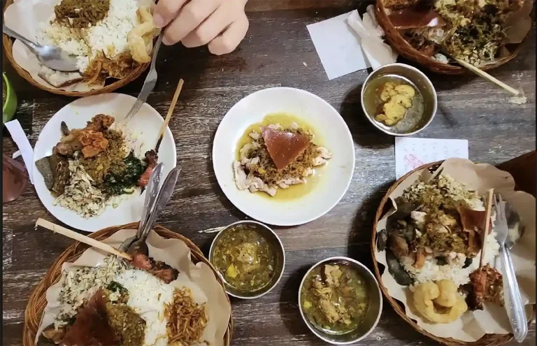 Babi Guling, Nasi campur, Bali